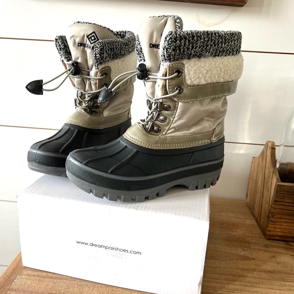 DREAM PAIRS Boys Girls Insulated Waterproof Winter Snow Boots - size 12